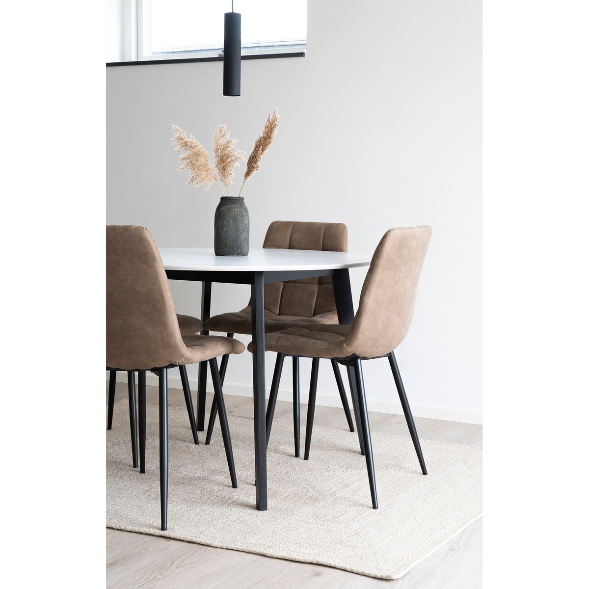 Scaun de dining, microfibră, maro deschis, picioare negre, HN1281