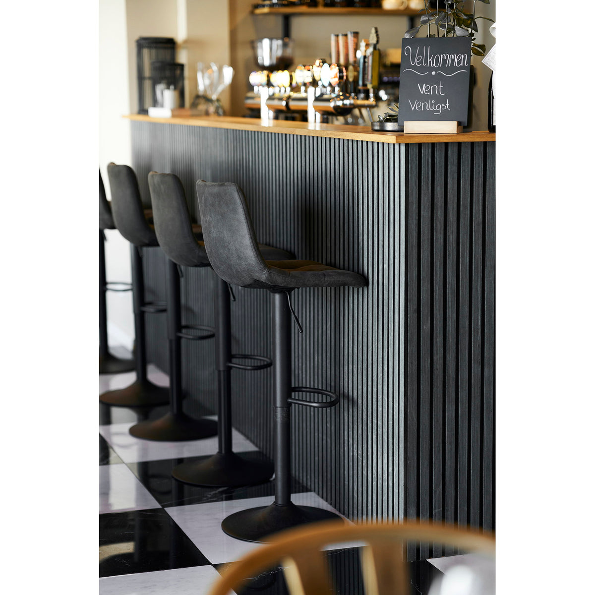 Scaun de bar, microfibră, gri închis, picioare negre, HN1229