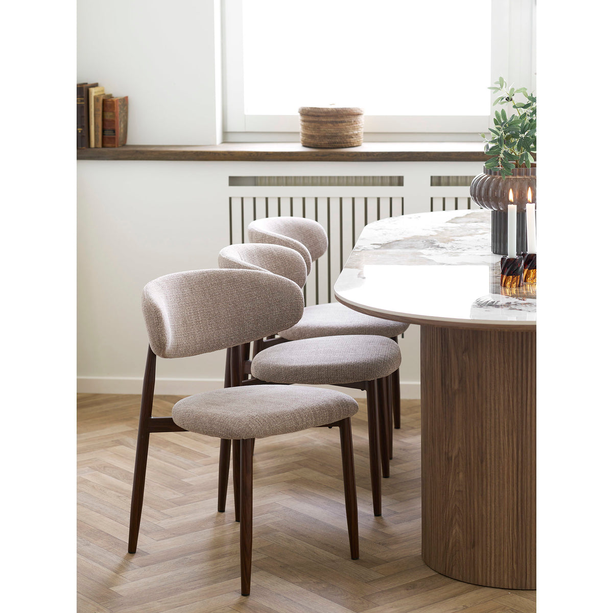 Scaun de dining, nisipiu, picioare cu aspect de lemn, nuc, HN1302