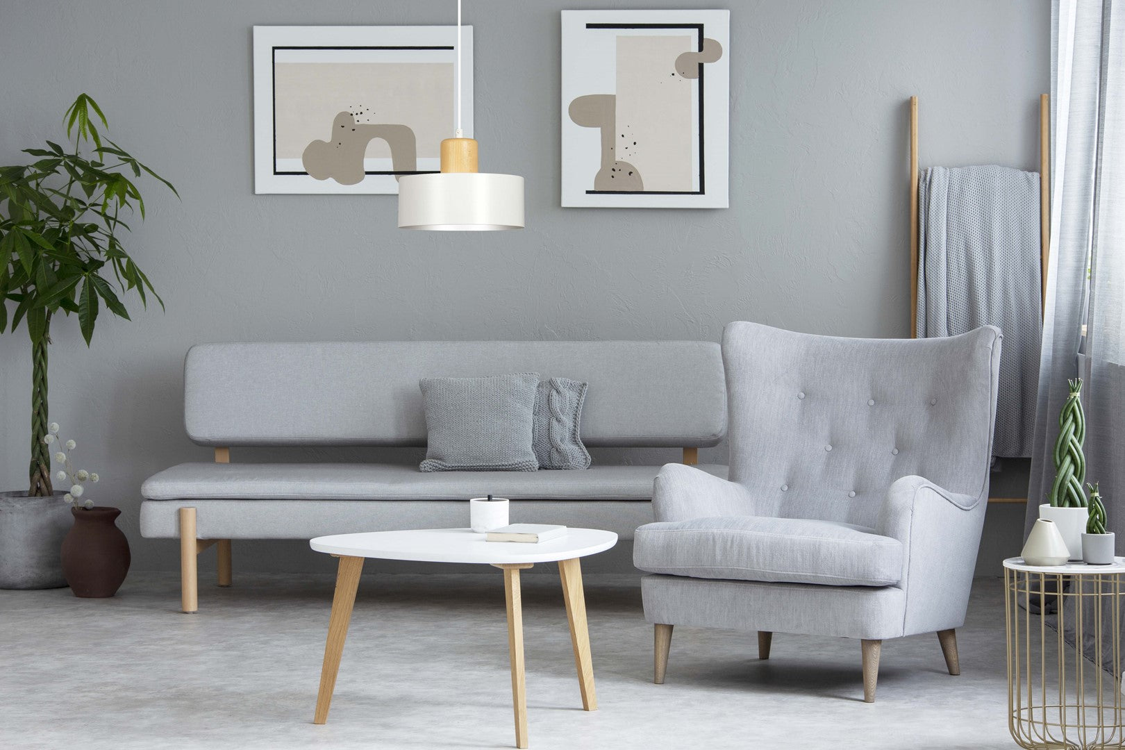Lampa suspendata minimalista alba cu accente de lemn Torin