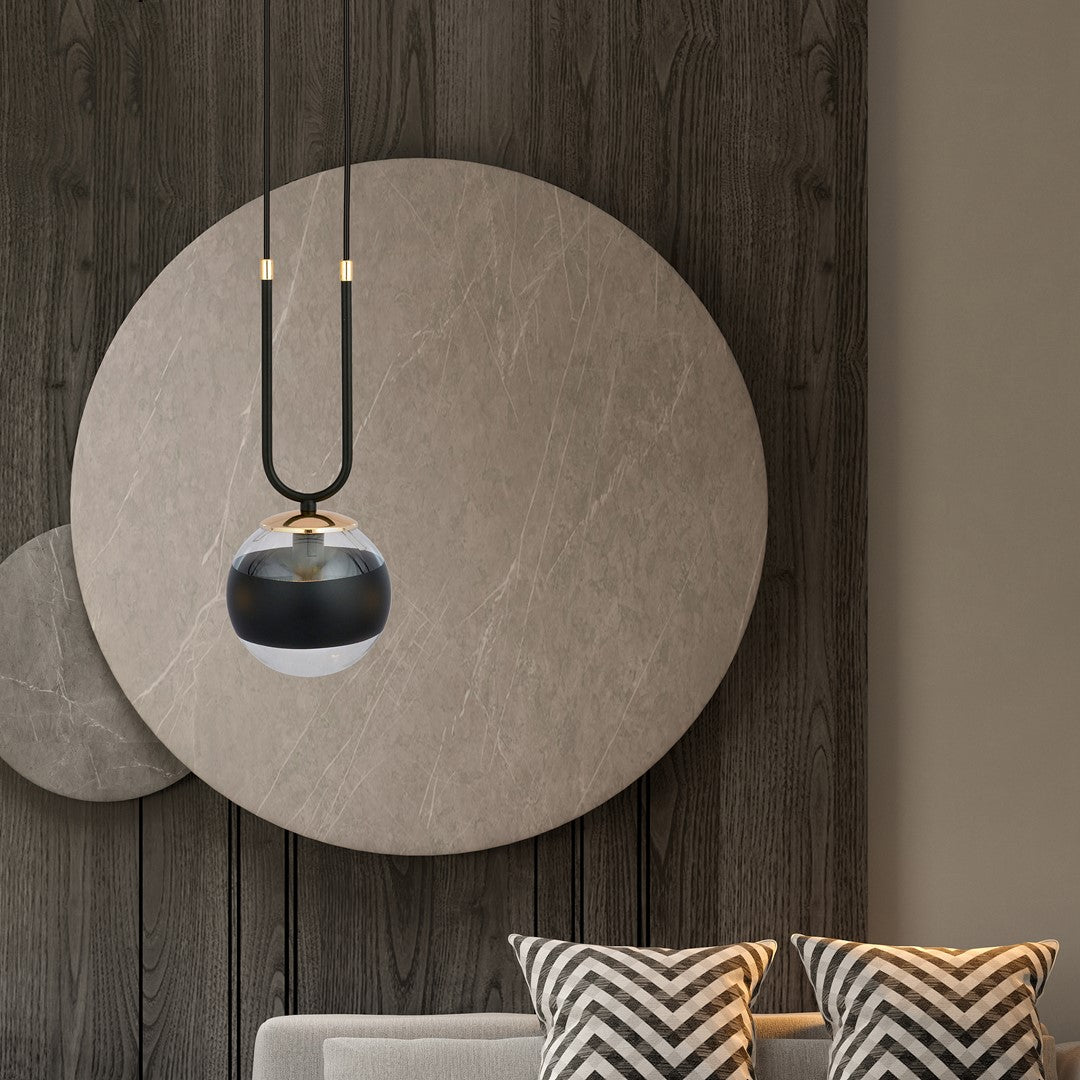 Lampa suspendata neagra cu accente aurii Glam