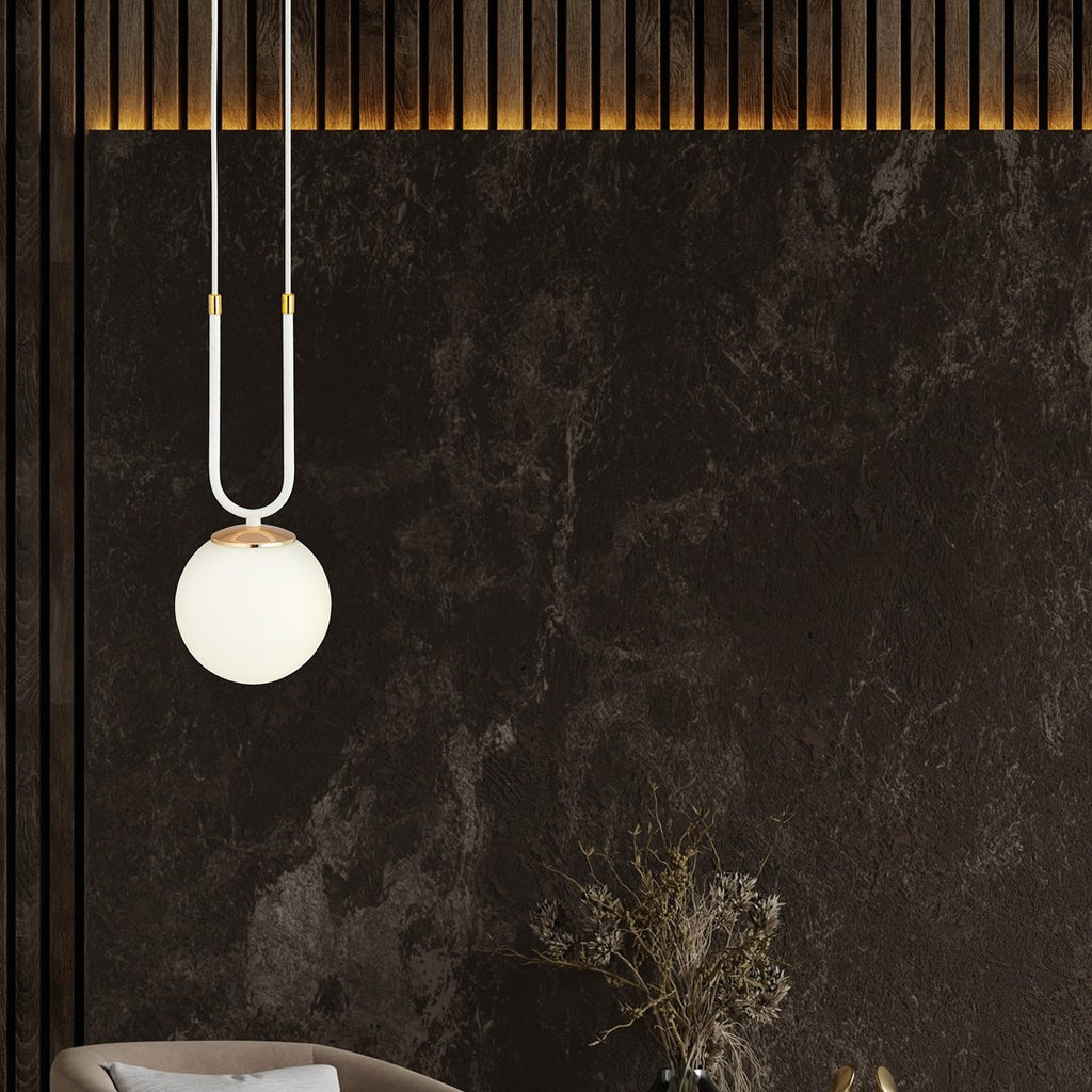 Lampa suspendata opal alba cu accente aurii Glam