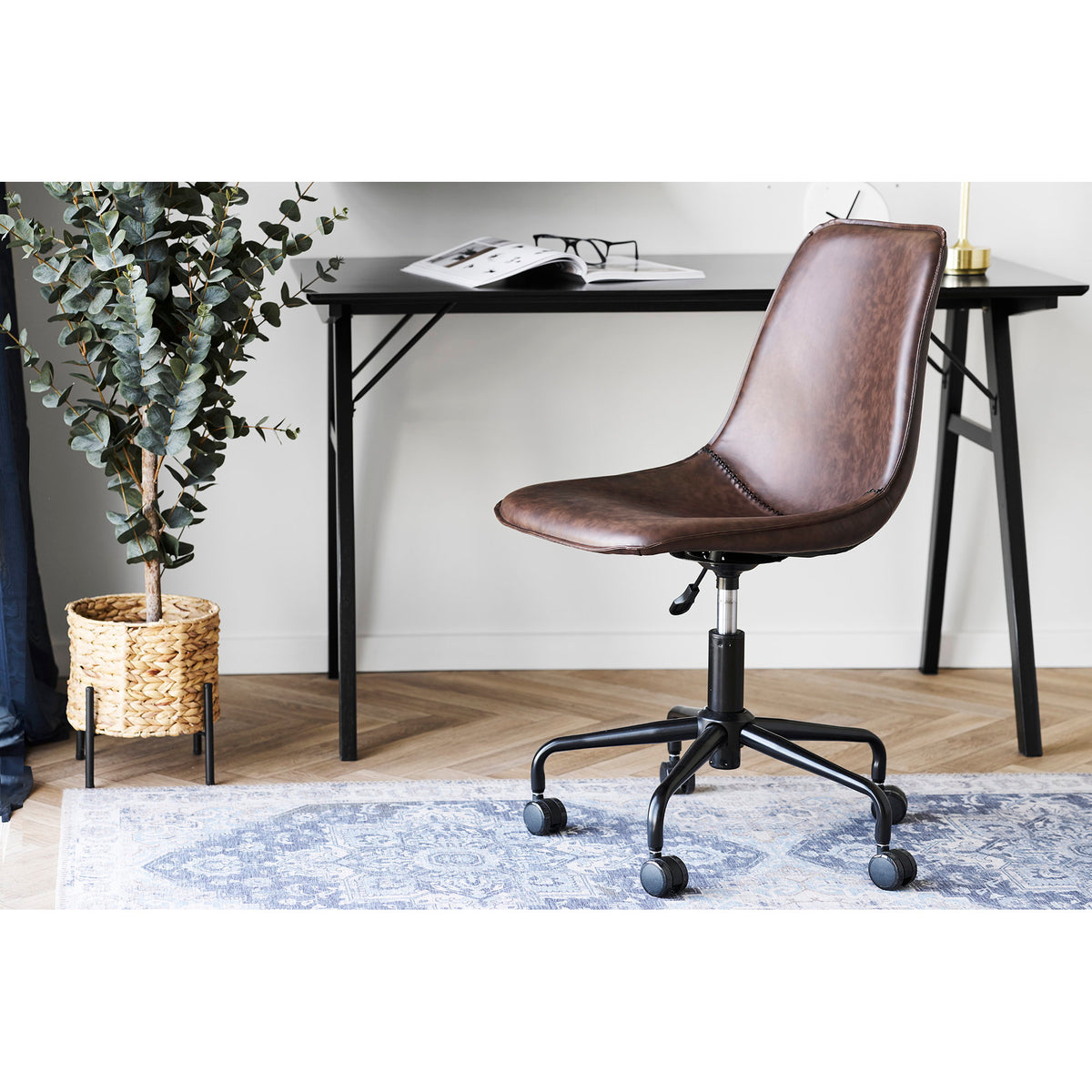 Scaun de birou rotativ, piele sintetică PU, maro închis, picioare negre, HN1227
