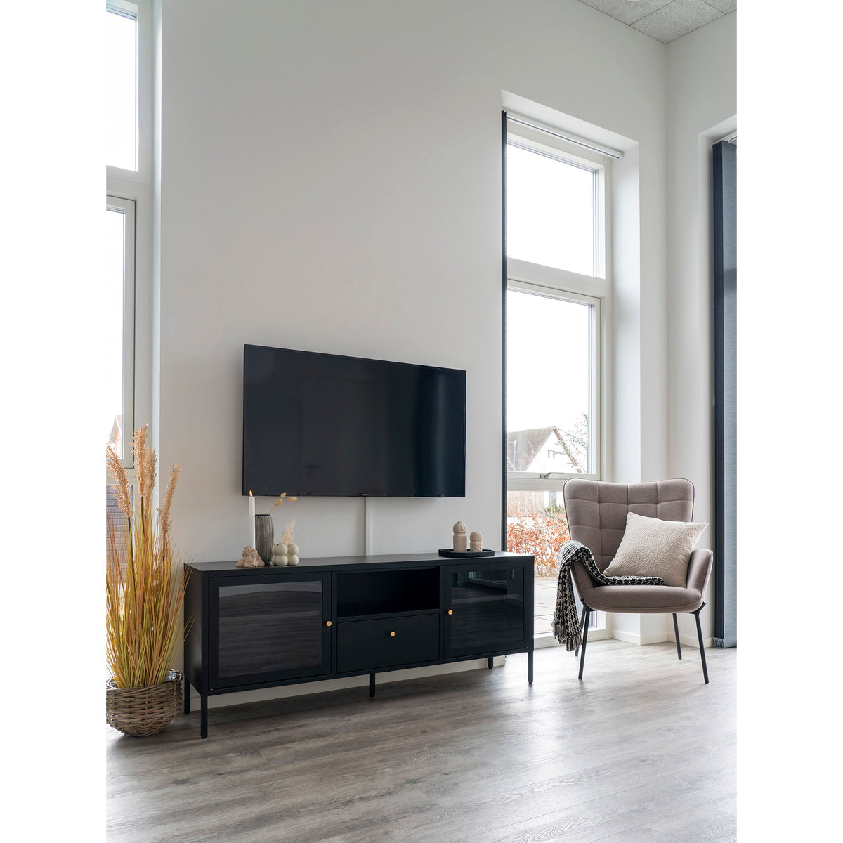 Comodă TV, 2 uși din sticlă, 1 sertar, oțel, negru, 150x35x60 cm