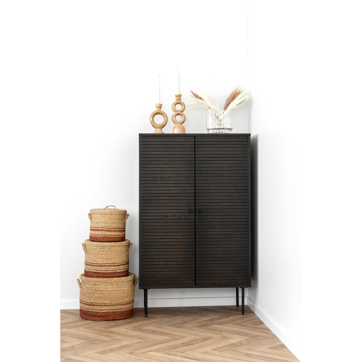 Comodă înaltă, 2 uși, furnir de stejar, fumuriu, picioare din metal negru, 80x40x130 cm