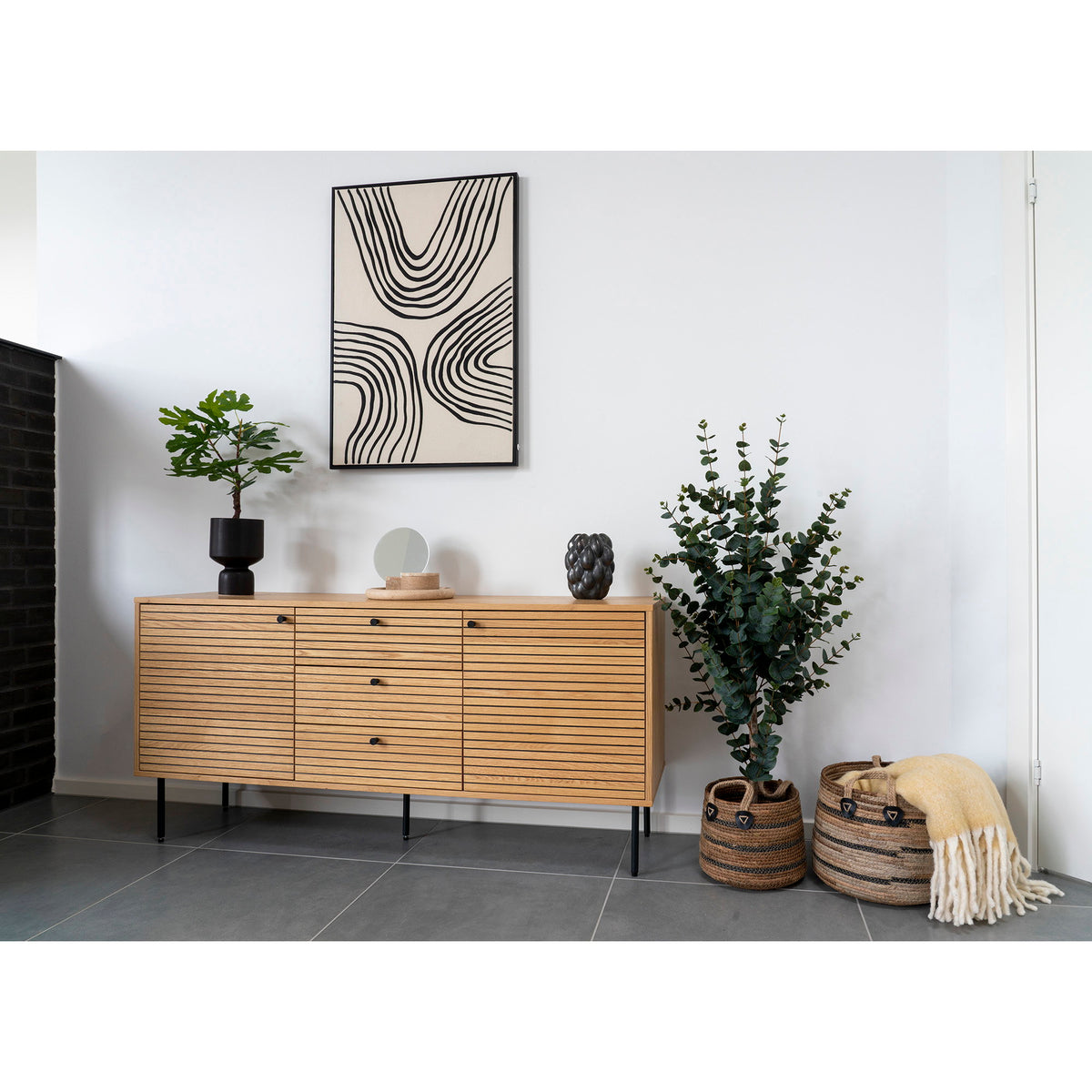 Comodă, 3 sertare, 2 uși, furnir de stejar, natur, picioare din metal negru, 150x40x74 cm
