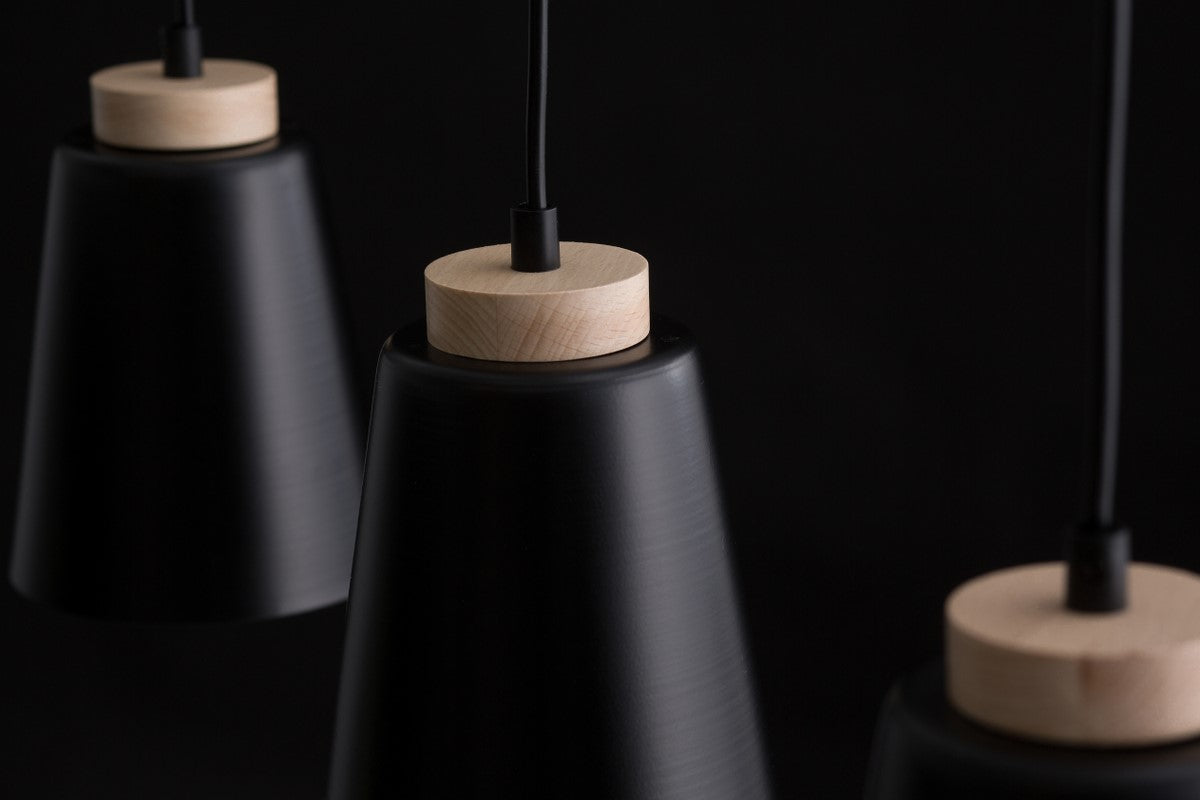 Lampa suspendata metalica neagra cu accente din lemn Bolero