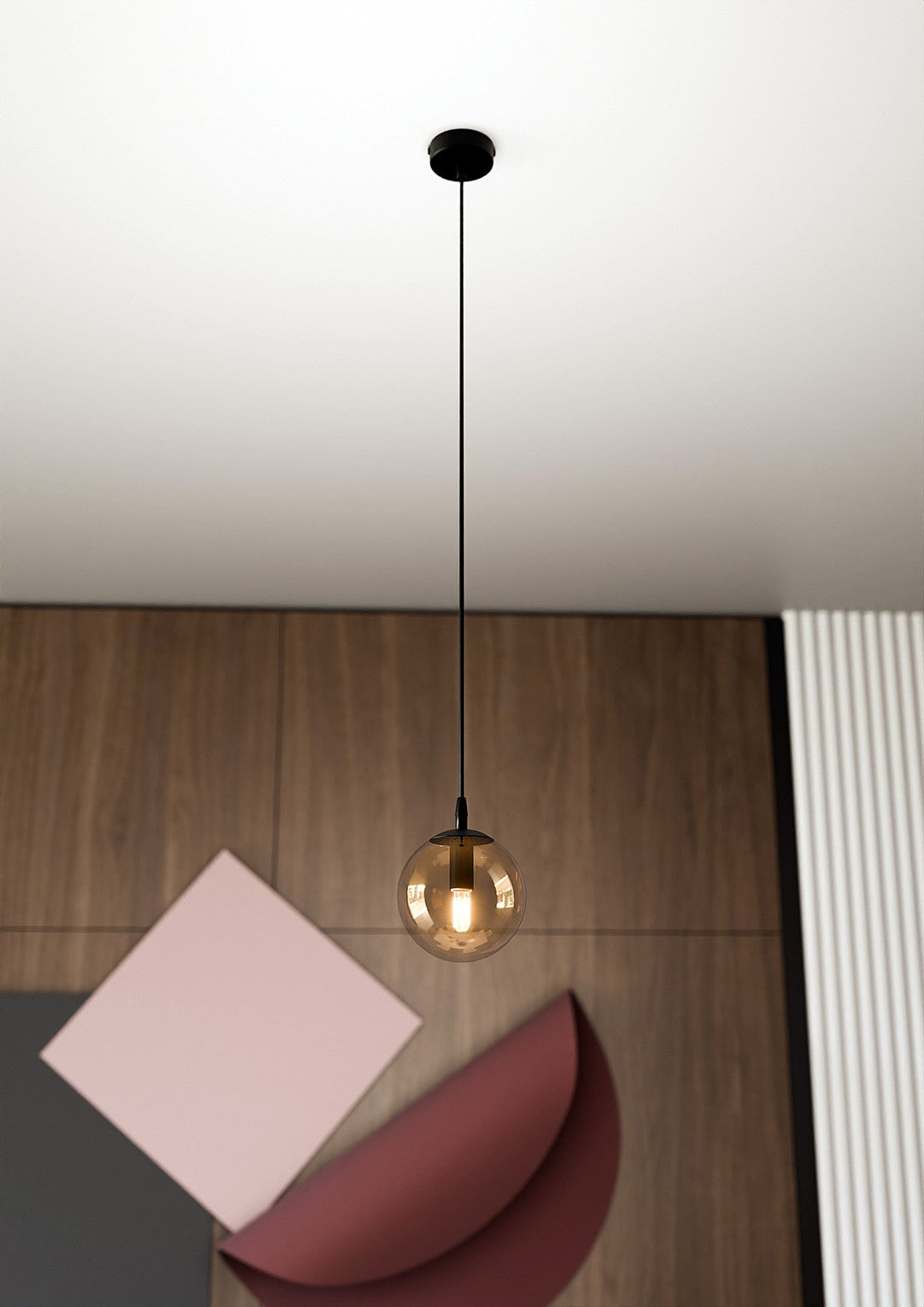 Lampa suspendata din metal negru si sticla honey Cosmo