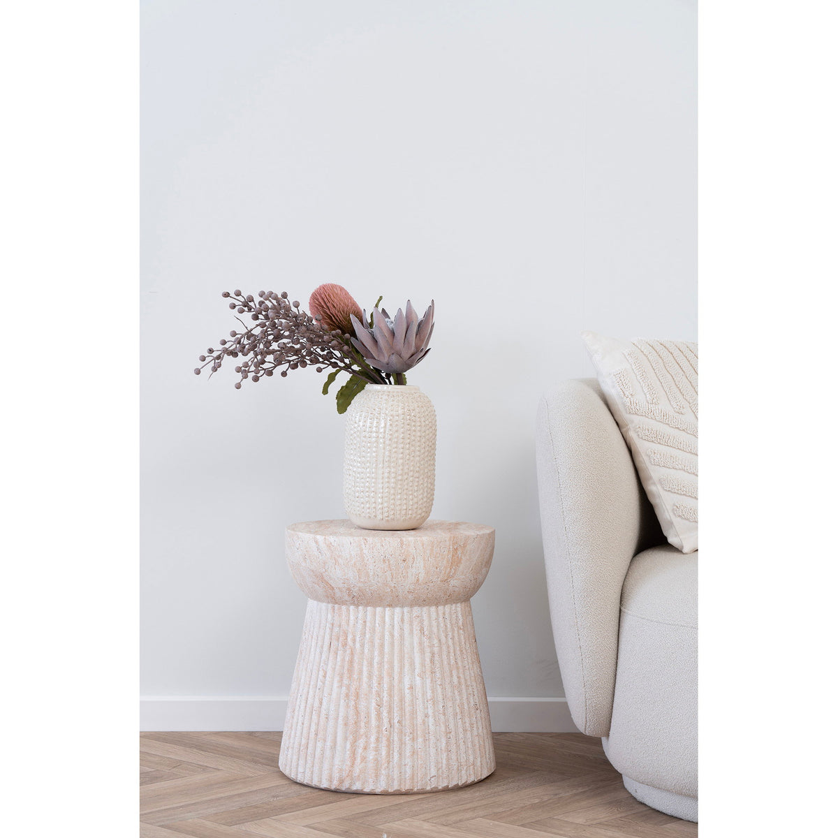 Masă laterală, compozit fiberclay cu textură canelată, natur, ø37x43 cm