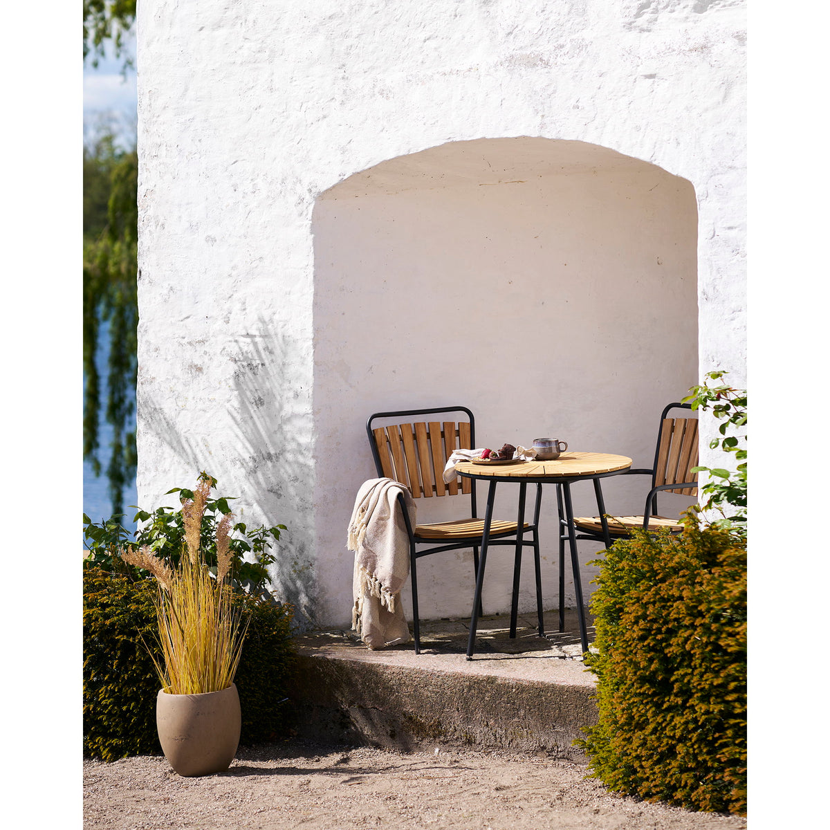 Scaun de dining, tec, cu cadru negru