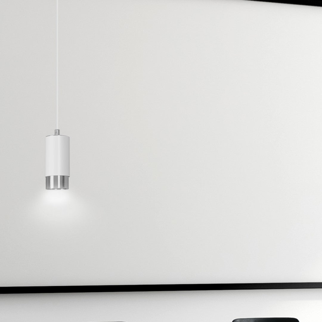 Lampa suspendata din metal alb cu accente cromate Fumiko