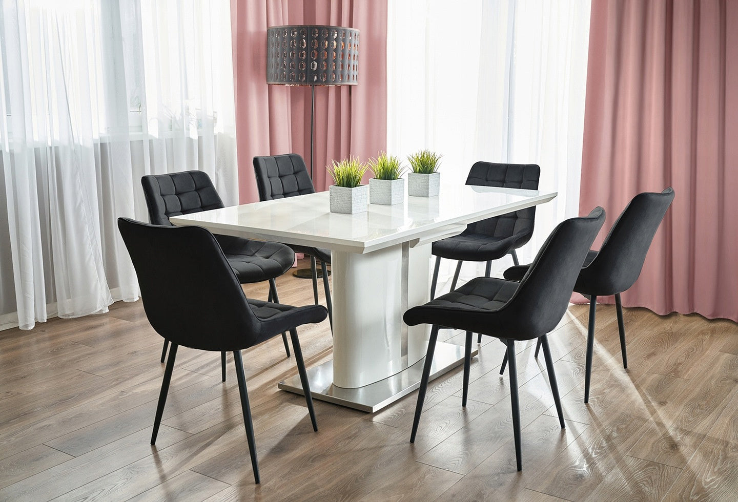 Scaun cu tesatura catifelata neagra Elve